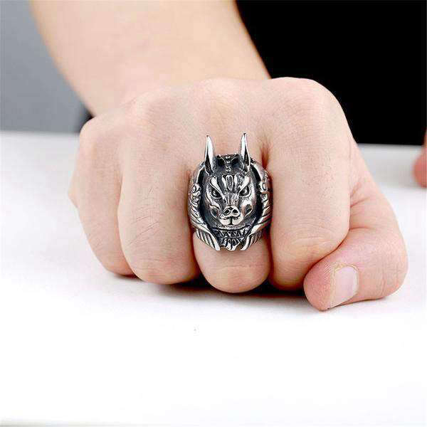 Bague Dieu Anubis portée