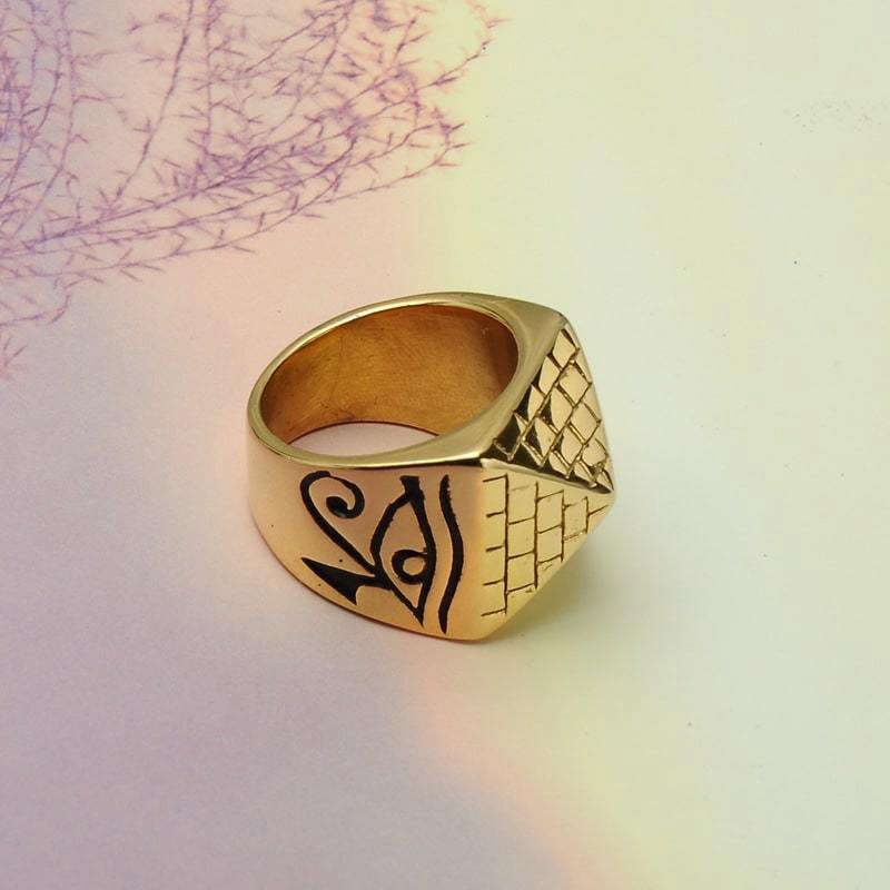 Bague Égyptienne Œil Oudjat Pyramide en or