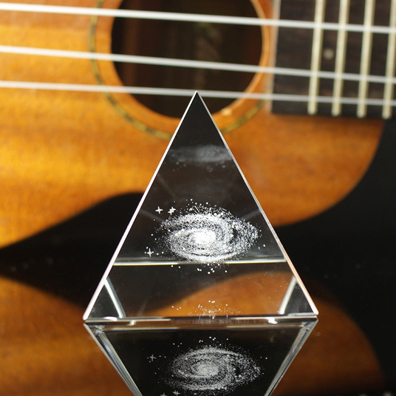 Pyramide en crystal de la voie lactée