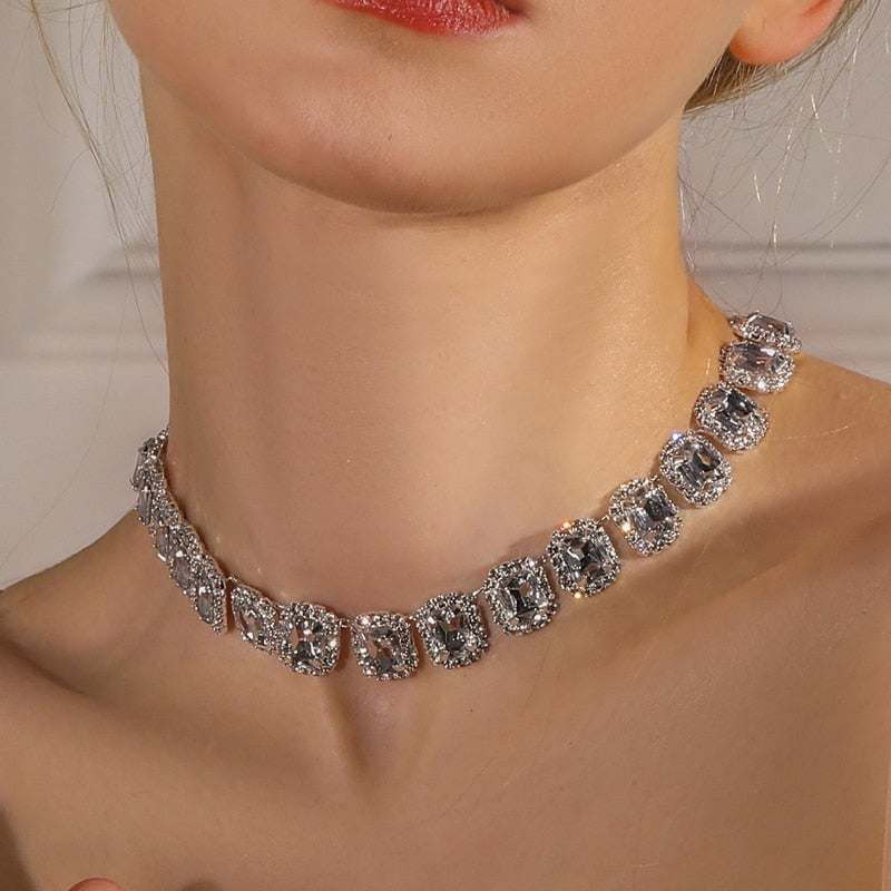 Collier et boucle d'oreille en chaîne