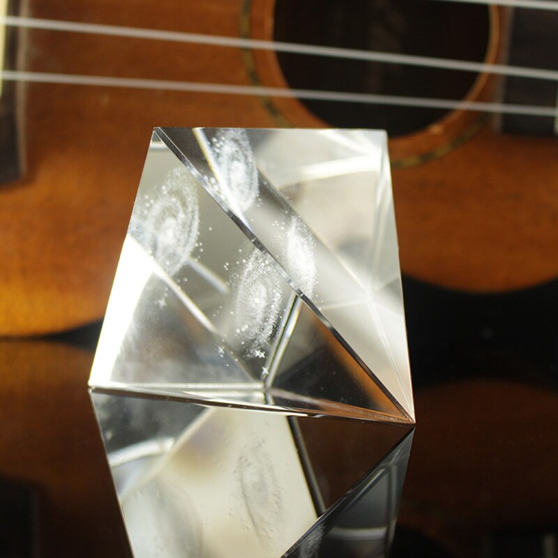 Pyramide en crystal de la voie lactée