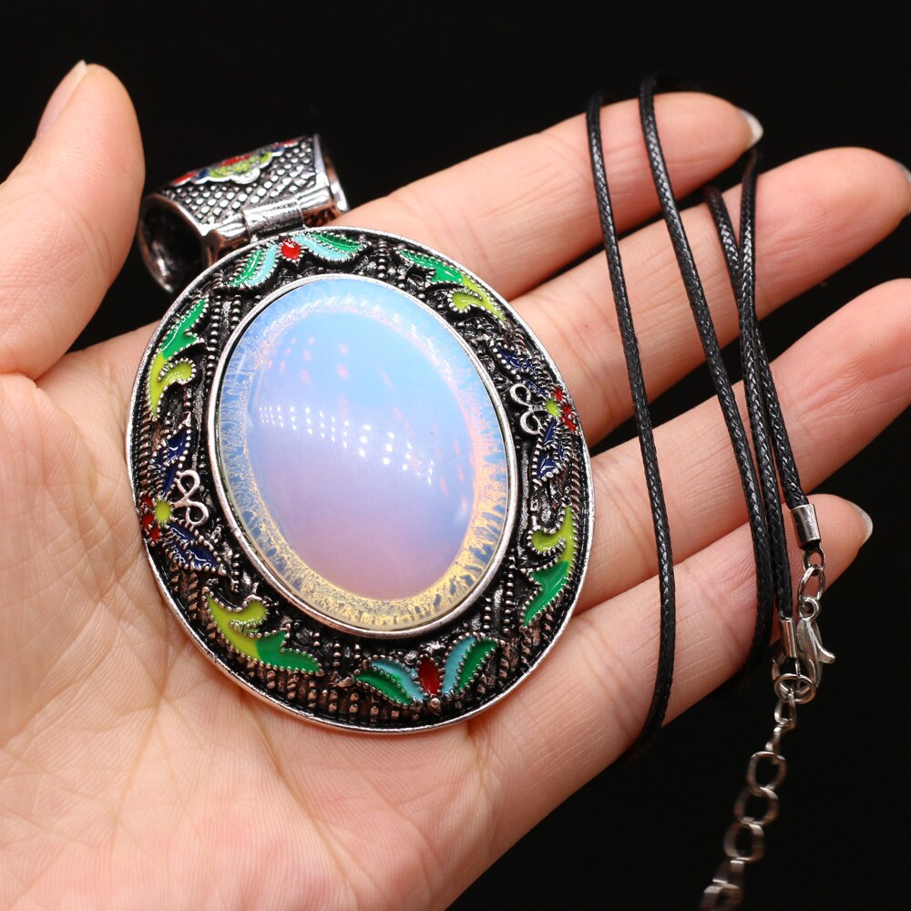 Collier ovale antique