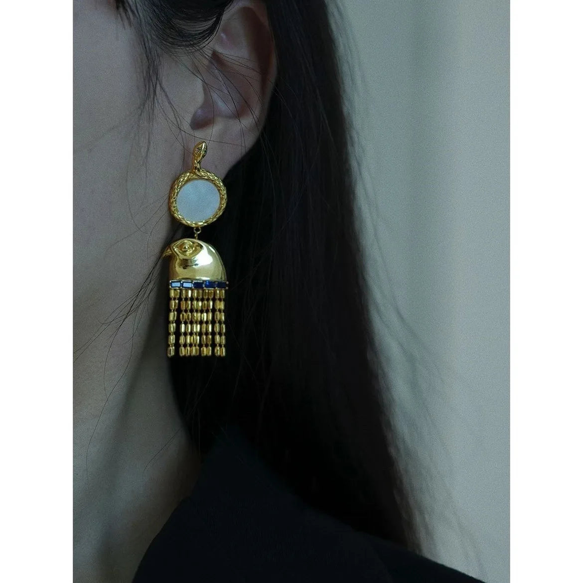 Boucle d'oreille égyptienne ancienne Tête du Dieu Horus