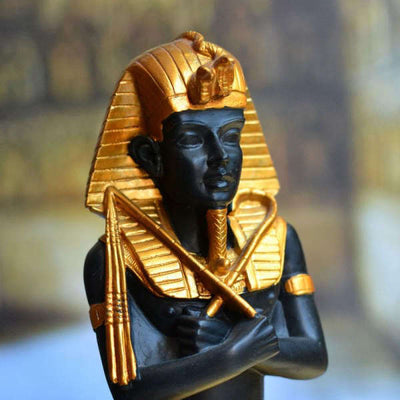 estatua egipcia<br> Tutankamón sentado