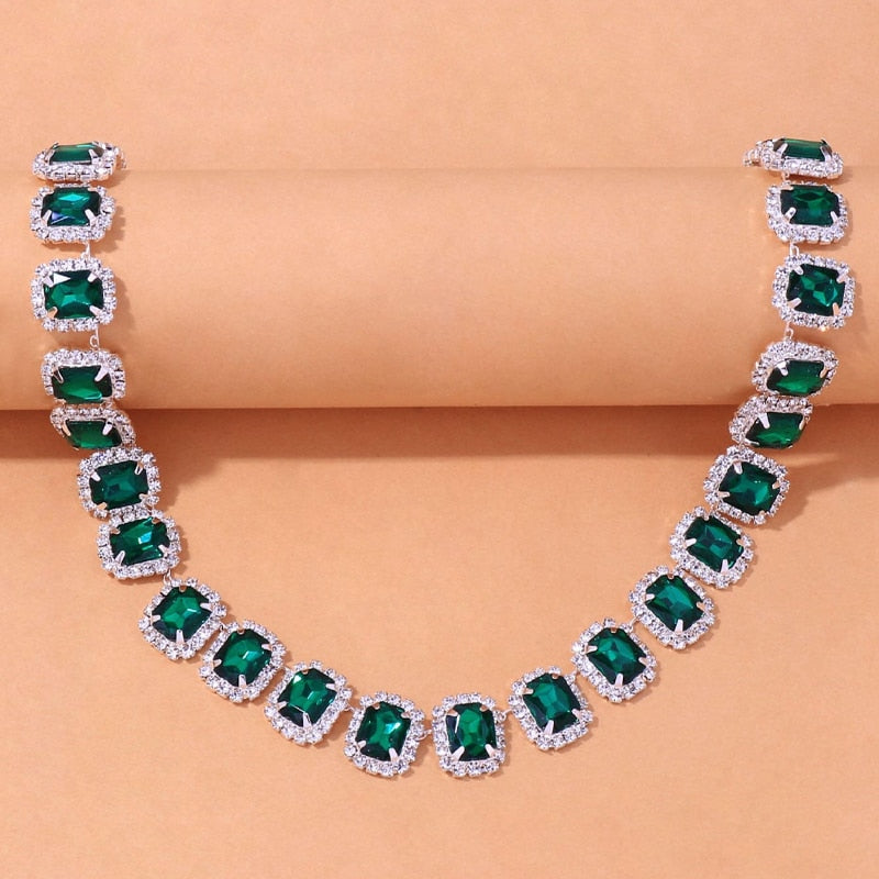 Collier et boucle d'oreille en chaîne