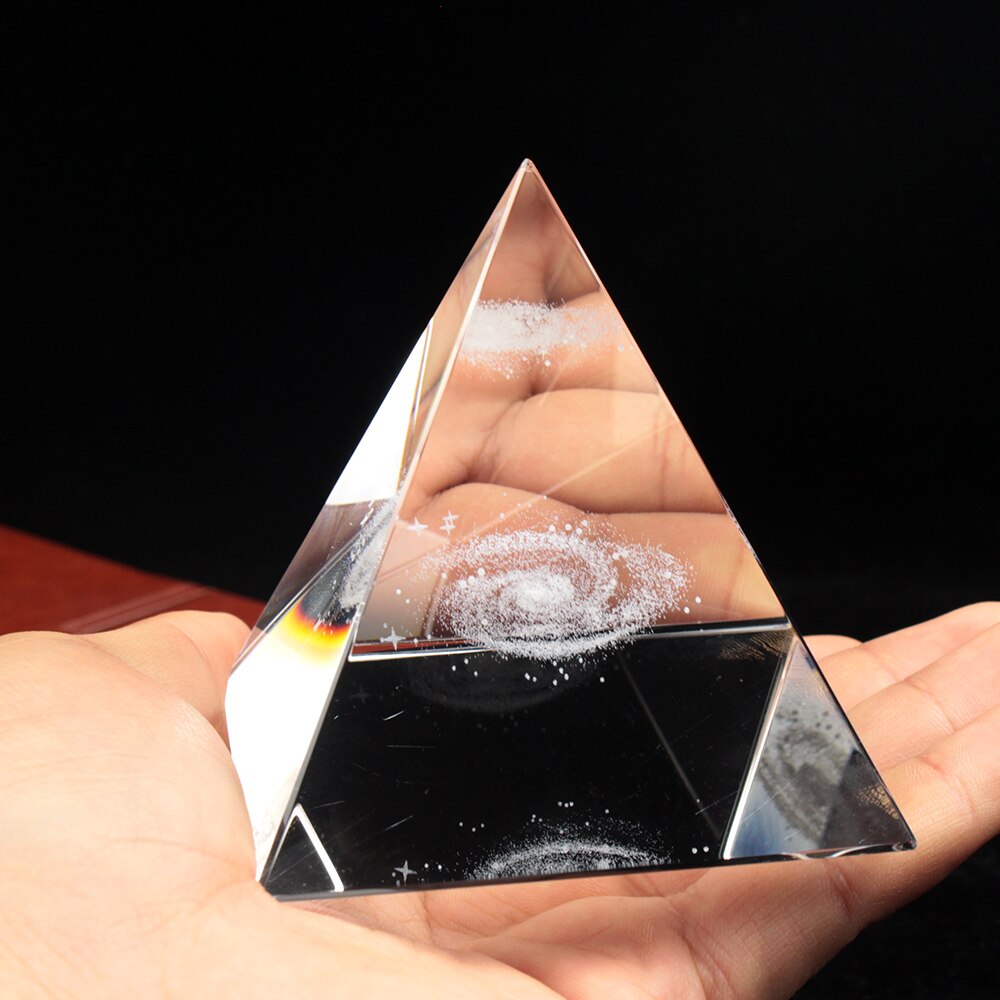 Pyramide en crystal de la voie lactée