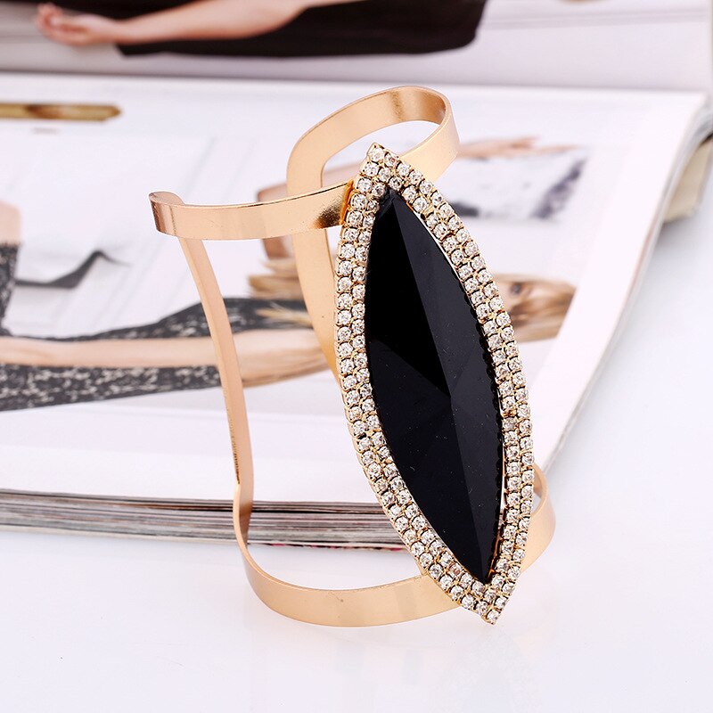 Collier en plastron 4 couleurs Maximun