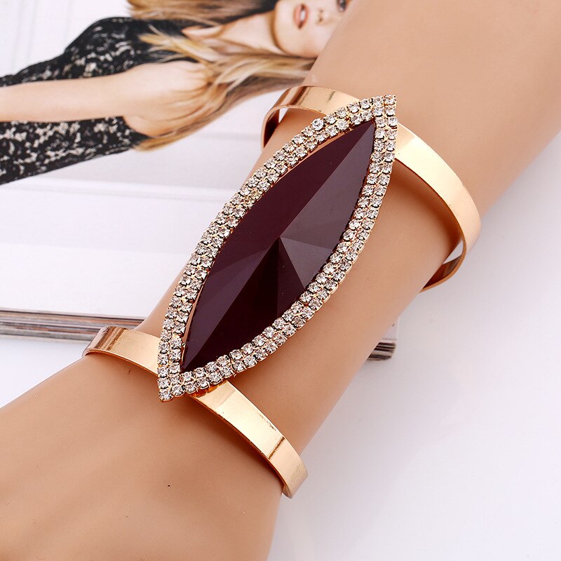 Collier en plastron 4 couleurs Maximun