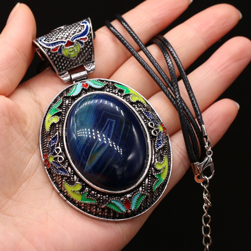 Collier ovale antique