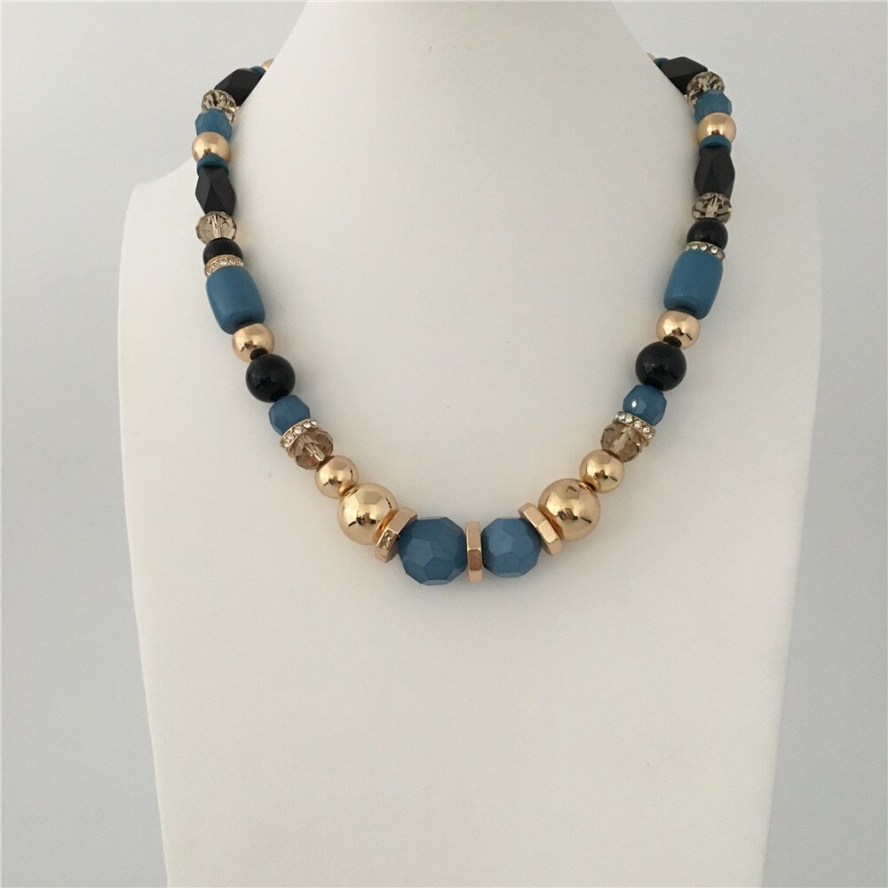 Collier de plaisance en pierre bleue