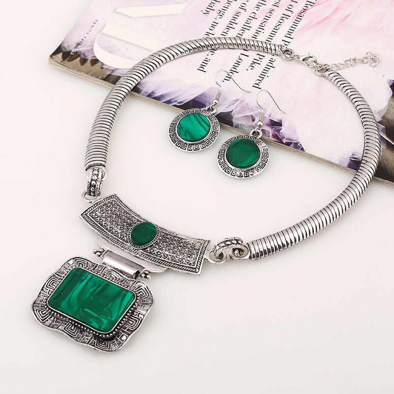 Collier en plastron 4 couleurs Maximun
