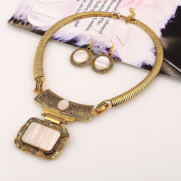 Collier en plastron 4 couleurs Maximun