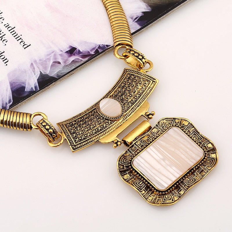 Collier en plastron 4 couleurs Maximun