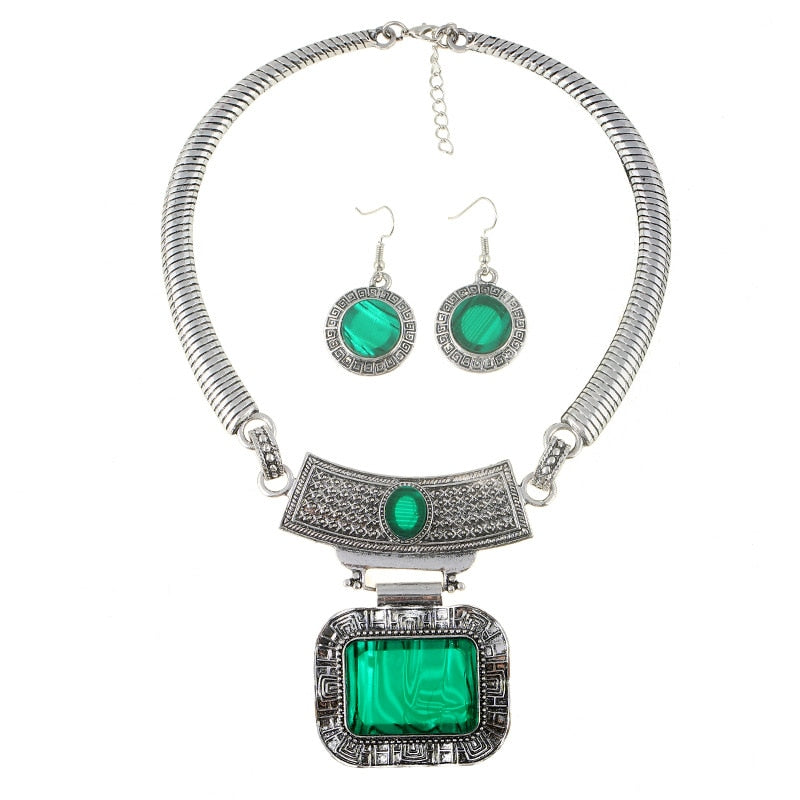 Collier en plastron 4 couleurs Maximun