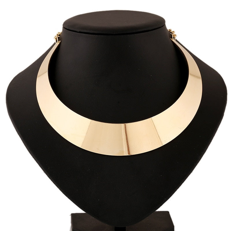 Collier plastron doré