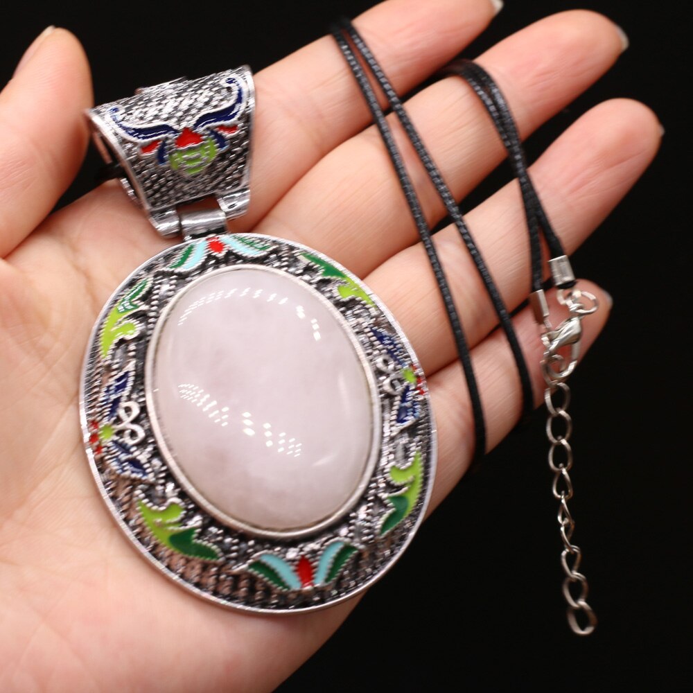 Collier ovale antique