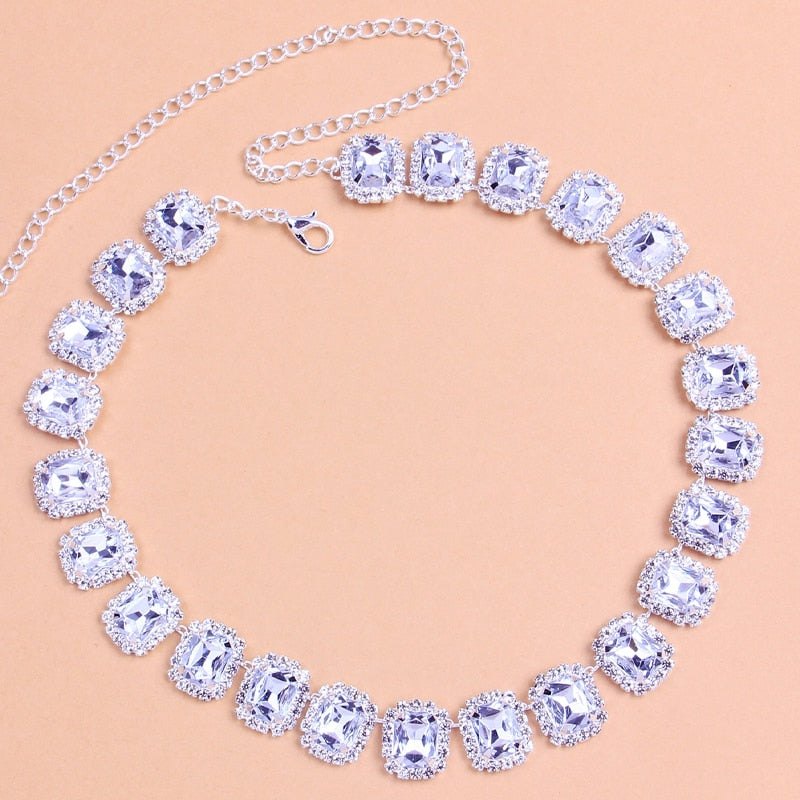 Collier et boucle d'oreille en chaîne
