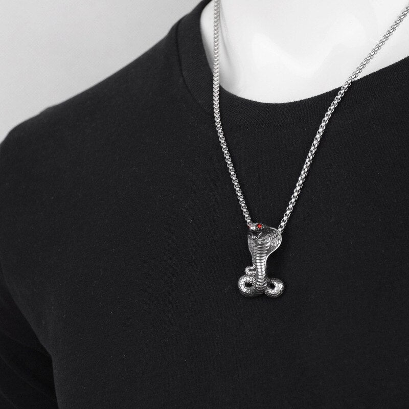 Tendencia Cobra Colgante Collar Titanio Acero Mujeres Hombres Joyería Animal Serpiente Viper Cobra Colgante Collar de cadena corta