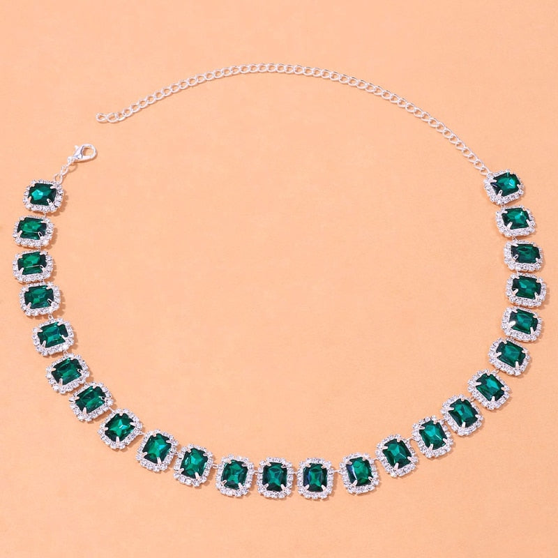 Collier et boucle d'oreille en chaîne