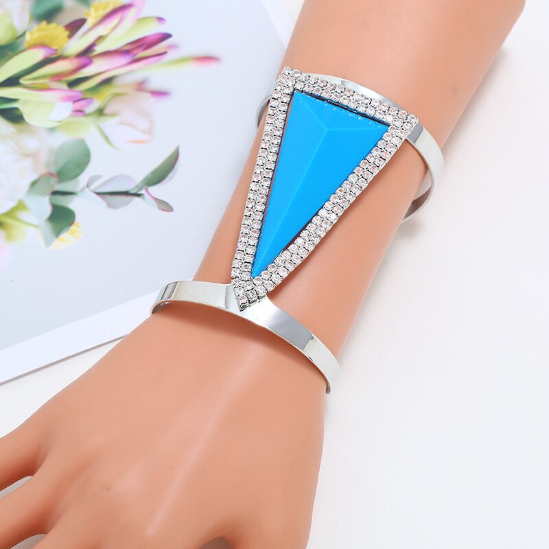 Collier en plastron 4 couleurs Maximun