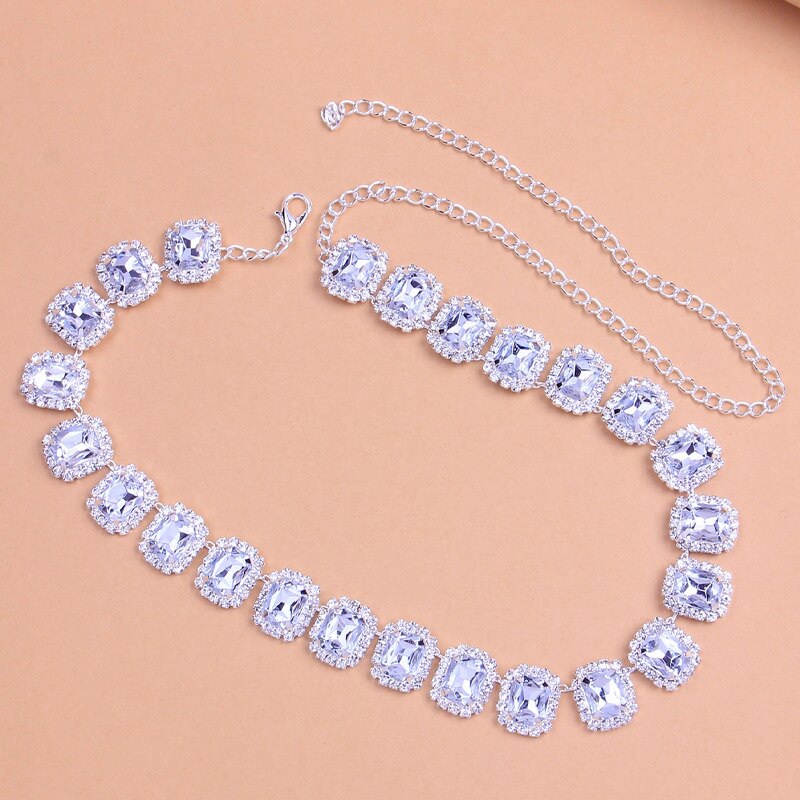 Collier et boucle d'oreille en chaîne